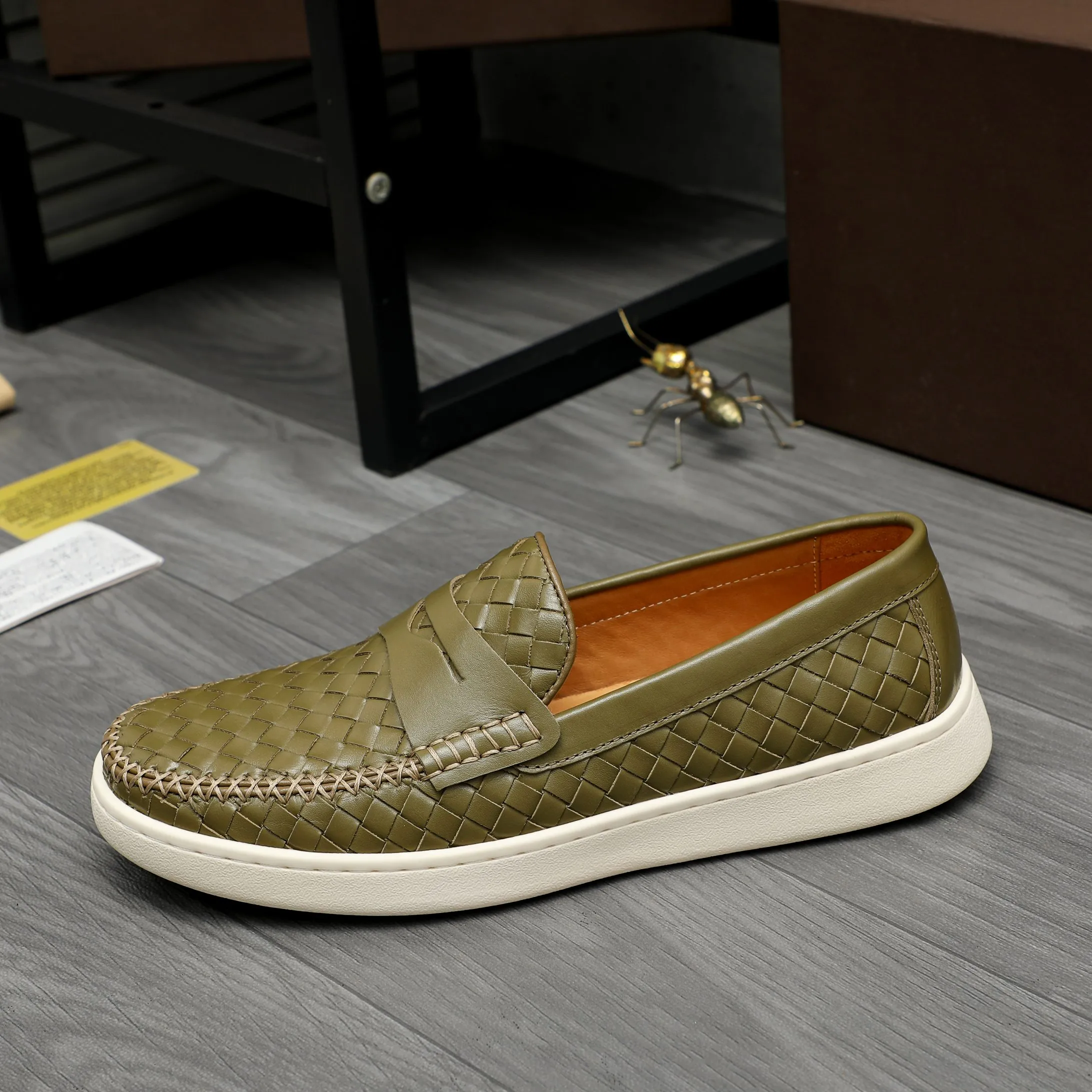 Men's shoes 💰500 Product trademark: BV "Bottega Veneta" woven slip-on casual men's shoes Regular size: 38-45 (custom-made 45 non-returnable) Product materials: Selected woven cowhide upper, cowhide lining, rubber outsole